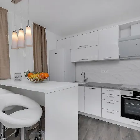 Stunning In Dra With Private Pool Drasnice