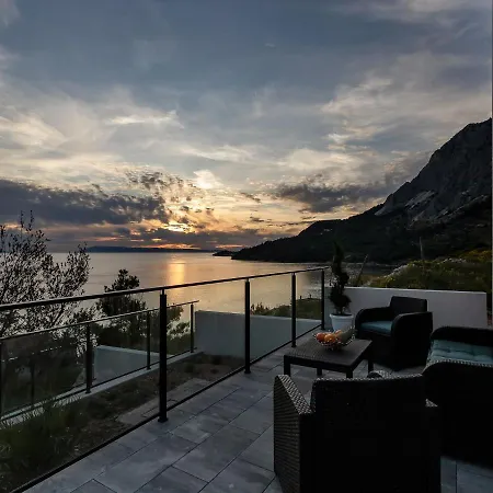 Stunning In Dra With Private Pool Villa Drasnice