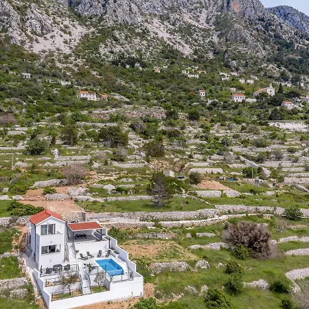 Stunning In Dra With Private Pool Drasnice